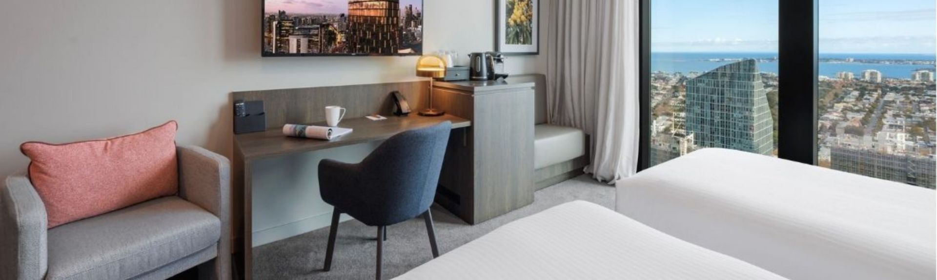 Oakwood Premier Melbourne Two Bedroom Executive Apartment Banner Desktop