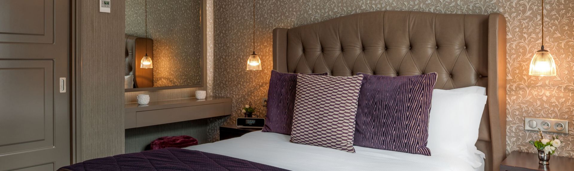 La Clef Louvre Paris by The Crest Collection Junior Suite