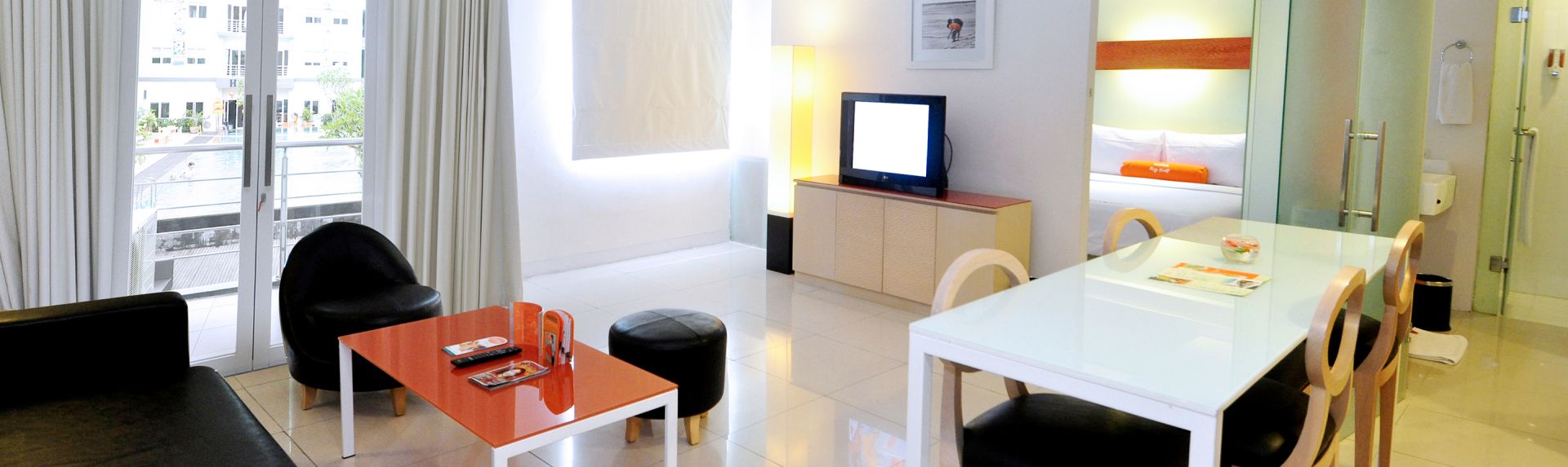 HRVB banner mobile one bedroom residence