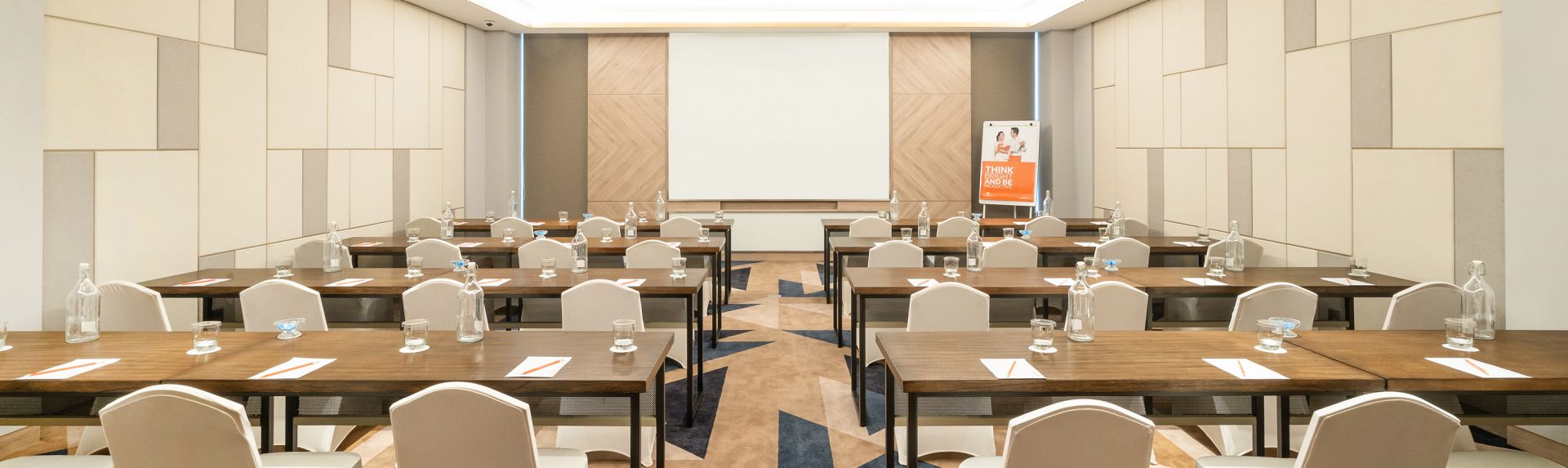 HARRIS Suites Puri Mansion Jakarta并且