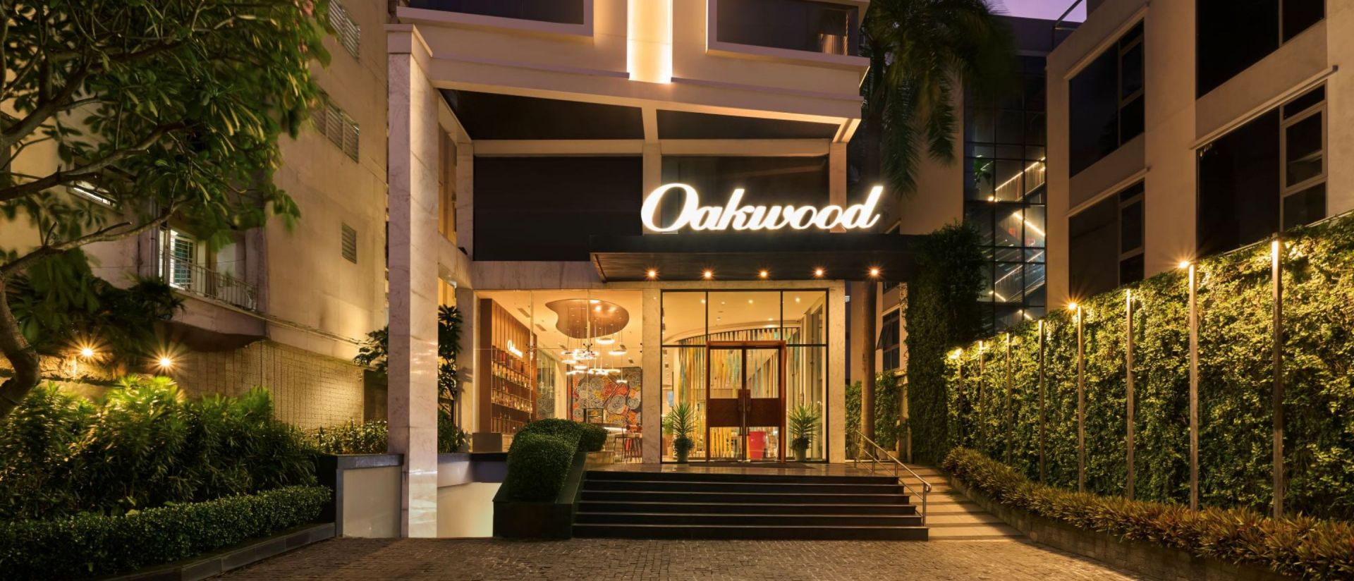 oakwood hotel and apartments location