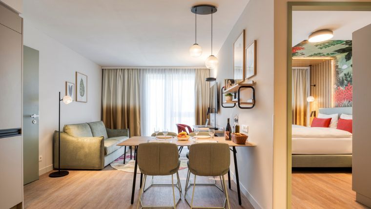 两居室豪华公寓