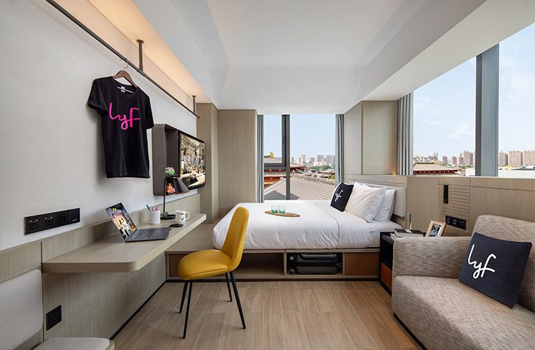 不夜城街景大床房