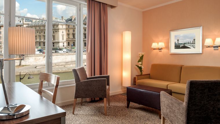 1-Bedroom Apartment with Seine View
