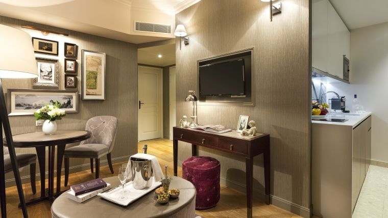 La Clef Louvre Paris France Exclusive Suite