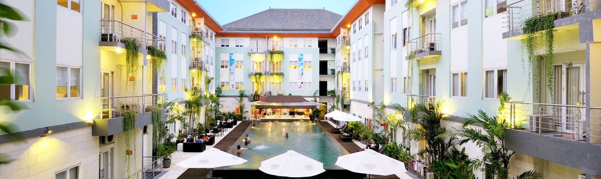 HRVB banner desktop amenities