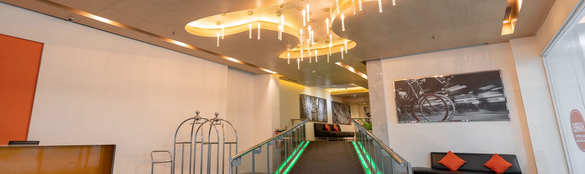 HFCB 横幅桌面设施