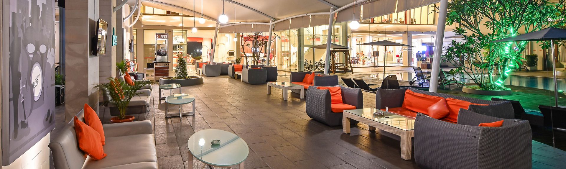 HCB 横幅桌面设施