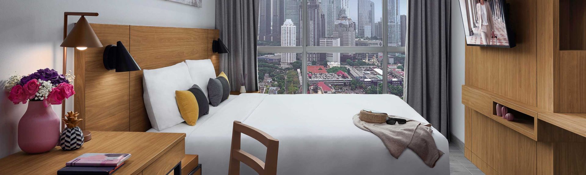 横幅单卧室豪华特大床客房