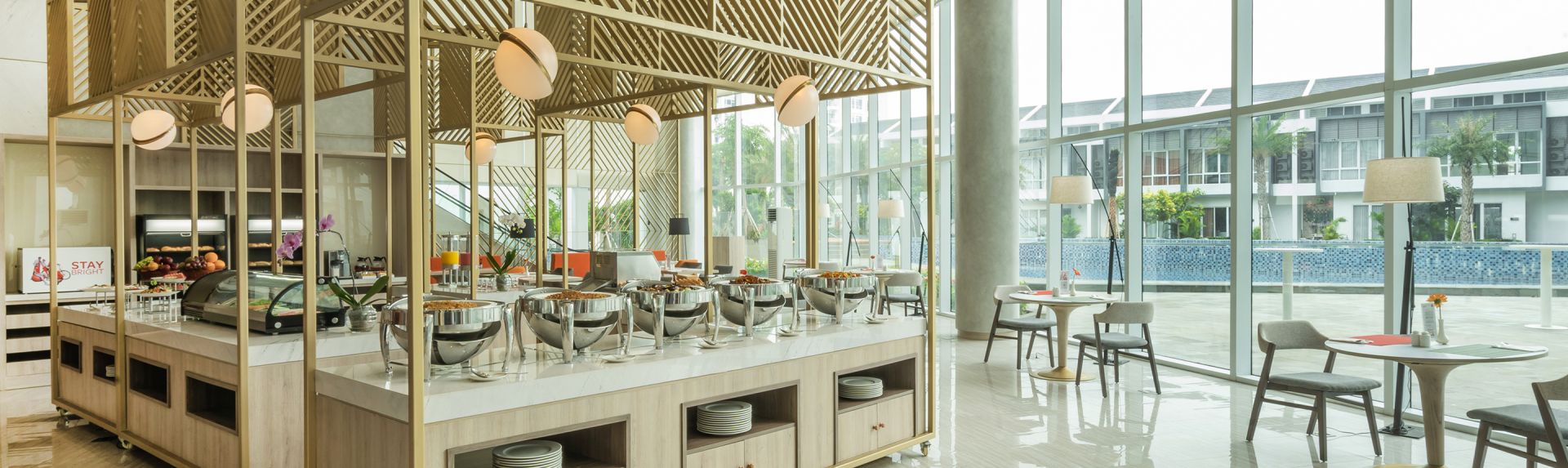 HARRIS Suites Puri Mansion Jakarta餐厅