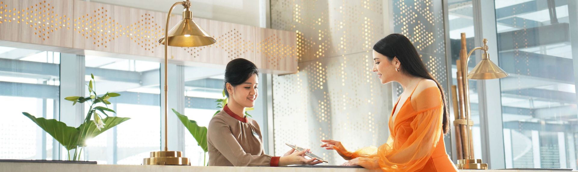 Vertu Harmoni 横幅桌面设施