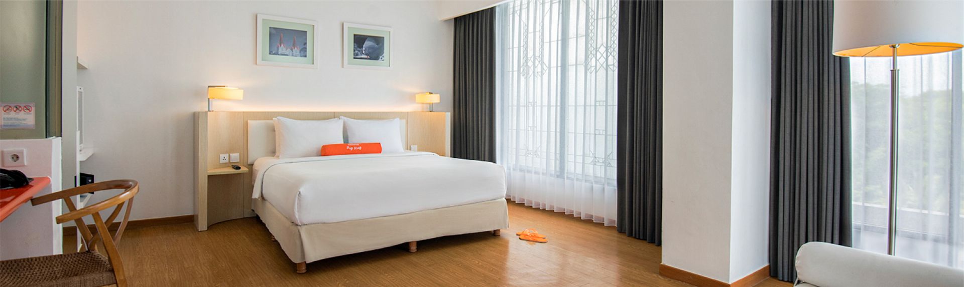 HMLG-横幅-办公桌-哈里斯-泳池景观