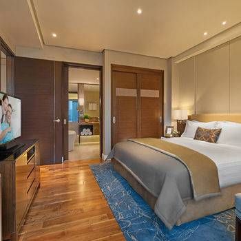 Rooms And Suites Sr Philippines Manila Asc Bonifacio 1brm Executive Bedroom