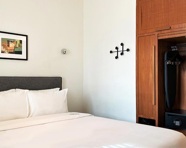 Overview Studio Deluxe Banner Mobile