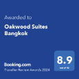 <strong>Booking.com Traveller Review Awards 2024</strong></br>曼谷奥克伍德套房酒店荣获Booking.com 颁发的2024年旅行者点评奖，评分高达8.9分！