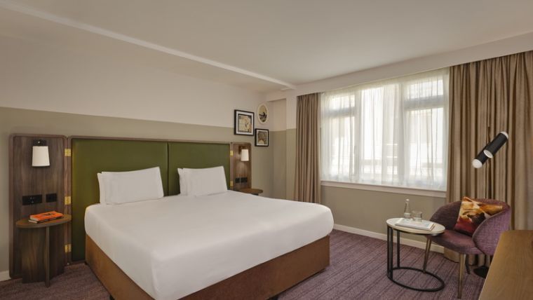 Classic Room 1 Queen Bed Banner Thumbnail