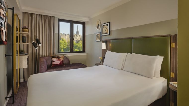 Classic Room Castle View 1 Queen Bed Thumbnail