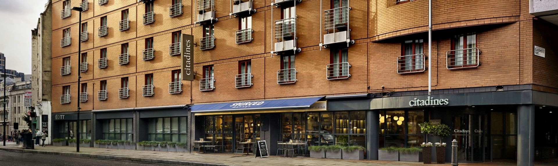 Facade & entrance of apart hotel Citadines Barbican London