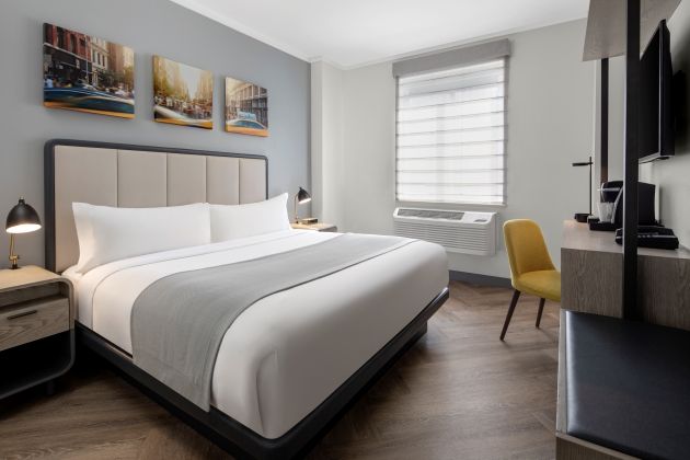 Apartment Types CITADINES CONNECT 5TH AVE NYC GUESTROOM King Bedroom Angle Thumbnail