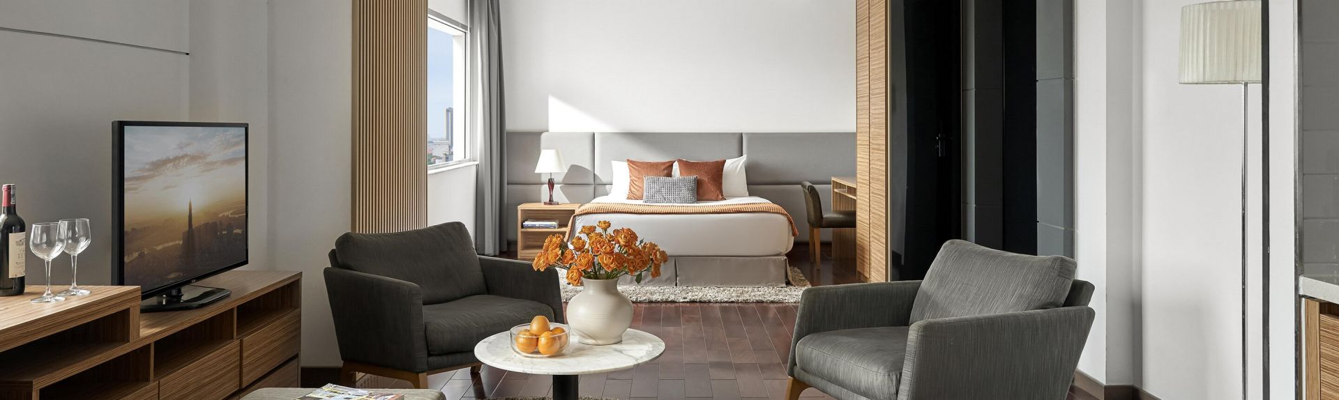 Oakwood Hotel Apartments Saigon Overview Banner Desktop