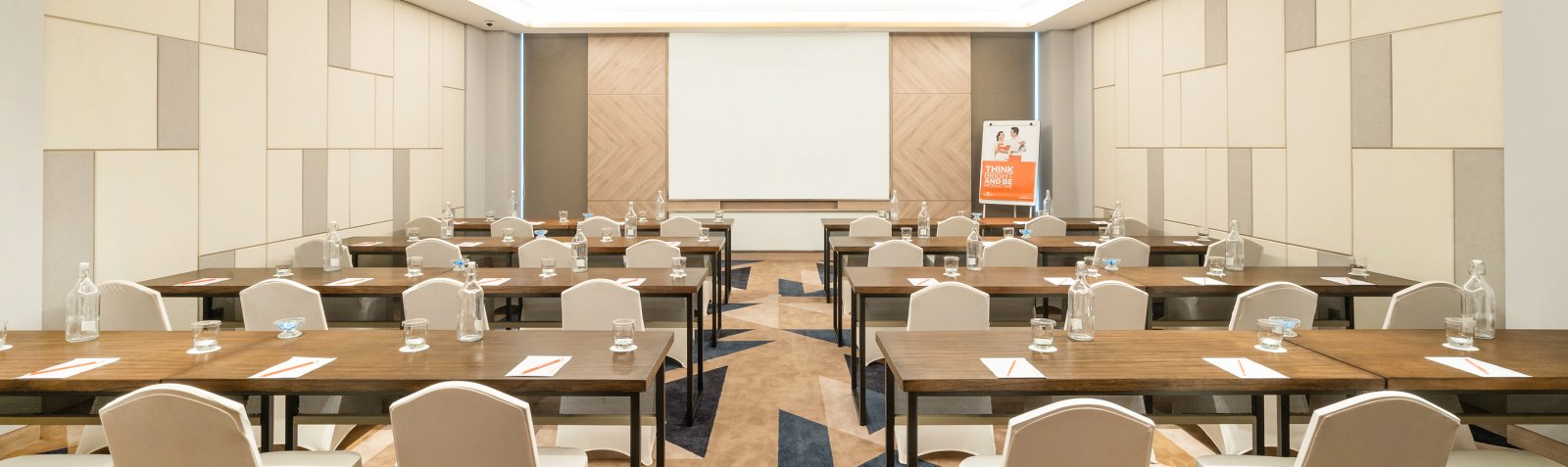 HARRIS Suites Puri Mansion Jakarta并且